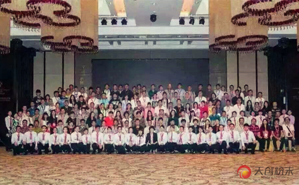 “校企合作”平台与天创粉末合影