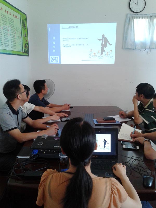 法律顾问人和律师事务所团队为长沙天创高管培训-- 合同管理与风险防控