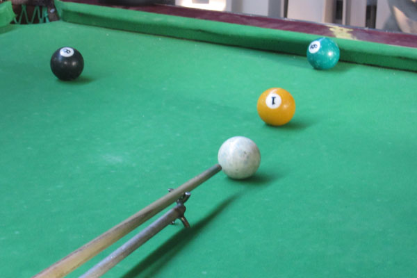 复赛采用单局淘汰赛，最终选出4名进入决赛，决赛采用三局两胜方式，确定名次。图为复赛第一场