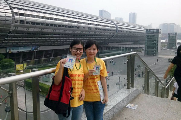 拍照留念，天创粉末小戴与小刘。