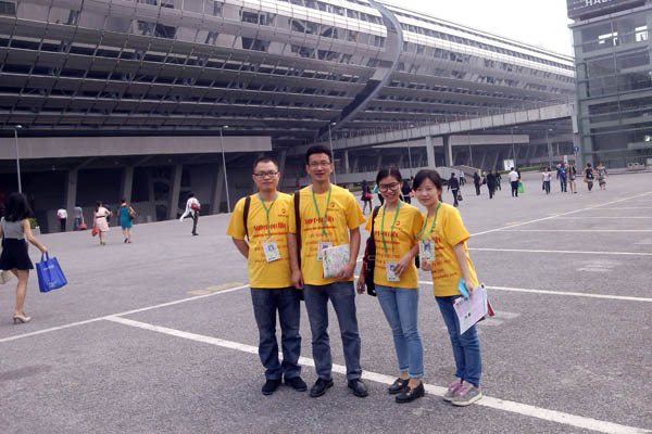 再来个合照，从左至右何总，李总，小刘，小戴